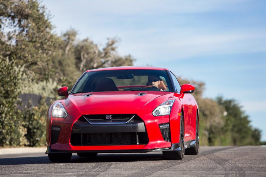  Nissan GT-R 2016 года  (US) (фото 6 из 57)